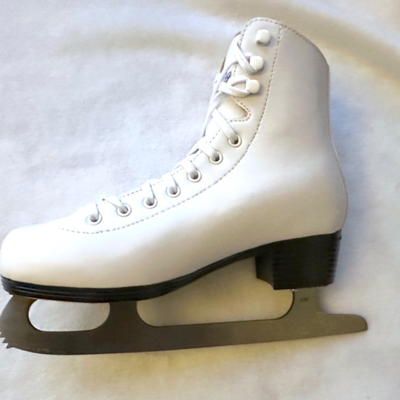 Klingbeil Ladies Figure Skates - Sasha Cohen Autographed - Ladies size 6.5- NEW! - Picture 2 of 11